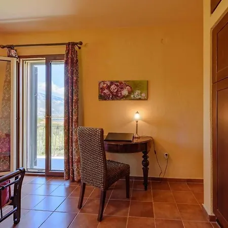 N A P L House Holiday home *