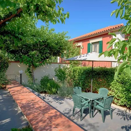 N A P L House Holiday home