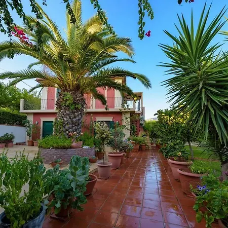 N A P L House Holiday home *